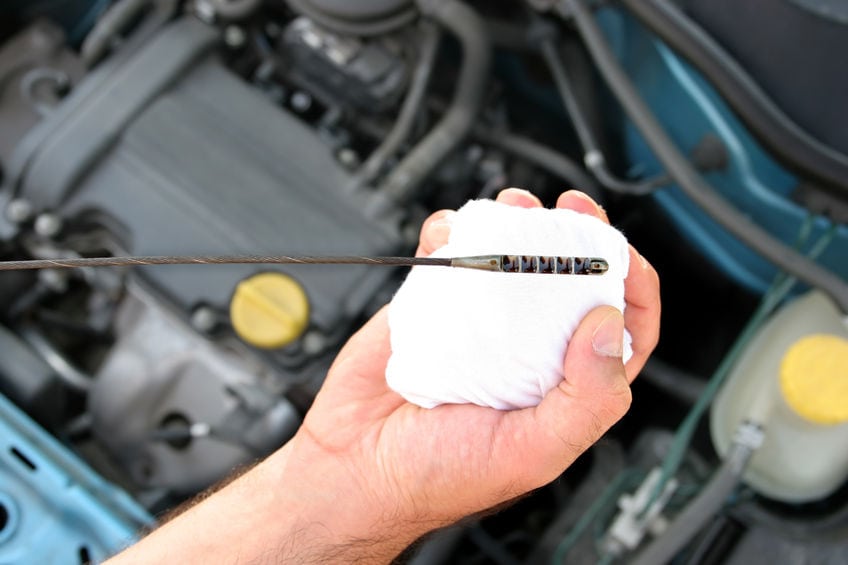 Por qué mi auto pierde lubricante por el filtro de aceite?